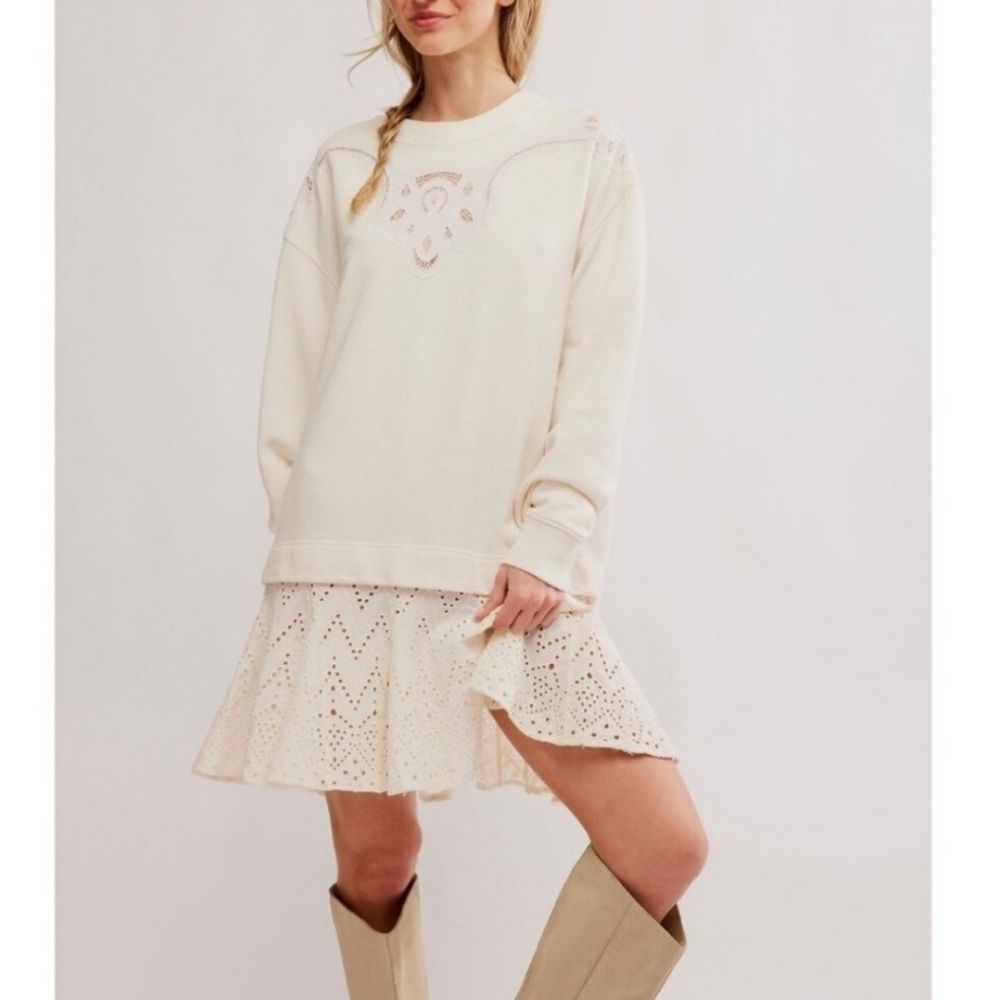 Free People | NWT Prairie Eyelet Sweatshirt  Sz M